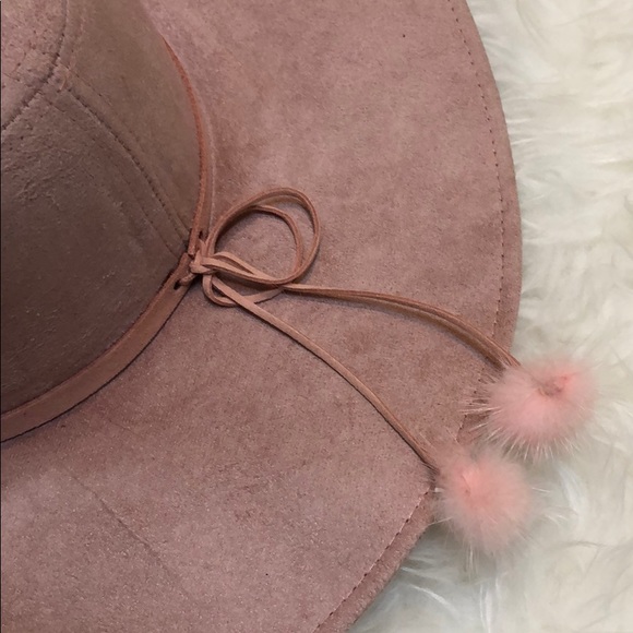 PINK FLOPPY BOW-TIE POM POM HAT - Picture 5 of 6